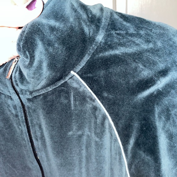 Large Zip Up Top/ Jacket. MUST BE BUNDLED - Picture 6 of 7